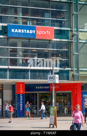 Karstadt Sport, Moenckebergstrasse, Hamburg, Deutschland, Mönckebergstraße Stockfoto
