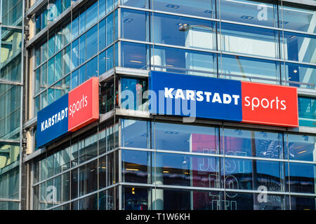 Karstadt Sport, Moenckebergstrasse, Hamburg, Deutschland, Mönckebergstraße Stockfoto