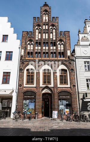 Stadt Bibliothek, Giebelhaus, Ziegelbau, Rostock, Mecklenburg-Vorpommern, Deutschland Stockfoto