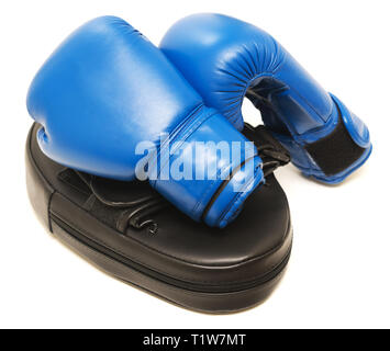 Boxhandschuhe mit Mitt auf weißem Hintergrund Stockfoto
