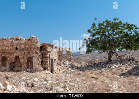 Phinikas ist ein verlassenes Dorf in Paphos entfernt. Es wurde nach der türkischen Invasion auf Zypern 1974 evakuiert Stockfoto