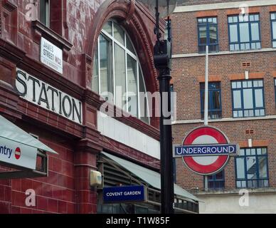 Das Äußere des Covent Garden London U-Bahn Station in London, England. Stockfoto