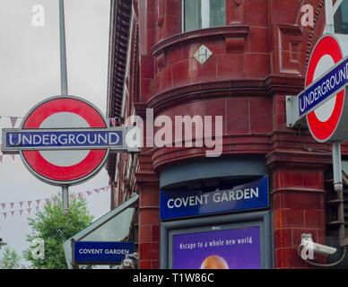 Das Äußere des Covent Garden London U-Bahn Station in London, England. Stockfoto