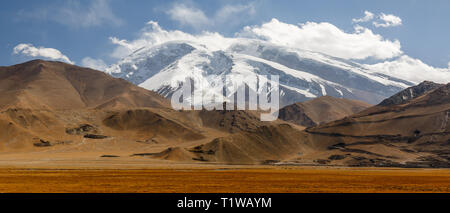 Berg, nähe Muztagata Karakul See (Karakorum Highway, Provinz Xinjiang, China) erfasst Stockfoto