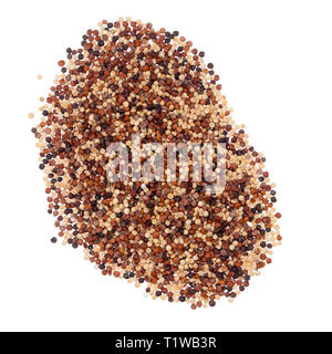 Schwarz, Rot und Weiß aka rainbow Quinoa isoliert auf Weiss. Ansicht von oben. Stockfoto