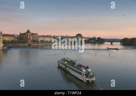 Prag, tschechische Republik - 18 September: Blick auf Prag von der Karlsbrücke am 18. September 2018 in Prag, Tschechische Republik. Stockfoto