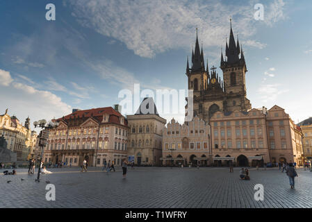 Prag, tschechische Republik - 11. September 2018: Blick auf den Altstädter Ring mit Teynkirche Stockfoto