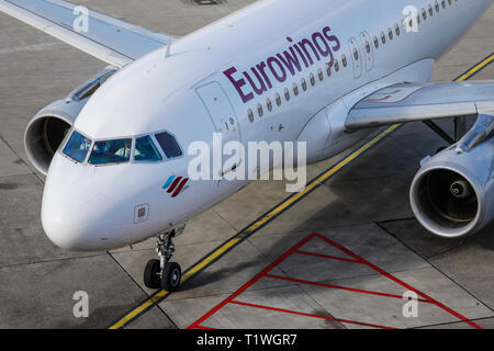 07.02.2019, Düsseldorf, Nordrhein-Westfalen, Deutschland - Eurowings Flugzeug, Flughafen Düsseldorf International, DUS-Prüfung. 00 X 190207 D 090 CAROEX.JPG [MODELL Stockfoto