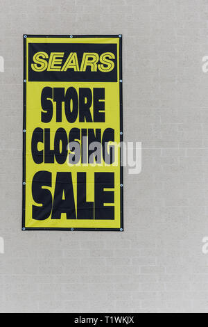 Appleton, WI - 8. März 2019: Sears Schild, die filialschließung für den Verkauf des Unternehmens. Stockfoto