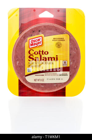 Winneconne, WI - 24. März 2019: ein Paket von Oscar Mayer cotto Salami auf einem isolierten Hintergrund Stockfoto