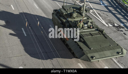 Mai 9, 2015. Schwerer Schützenpanzer T-15 Armata kehrt vom Roten Platz nach dem Sieg Parade, top - von hinten. Stockfoto