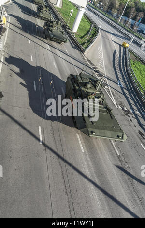 Mai 9, 2015. Schwerer Schützenpanzer T-15 Armata kehrt vom Roten Platz nach dem Sieg Parade, top - von hinten. Stockfoto