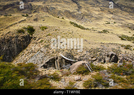 Hängebrücke über den Fluss Aviles, Patagonien Nationalpark, Aysen, Patagonien, Chil Stockfoto