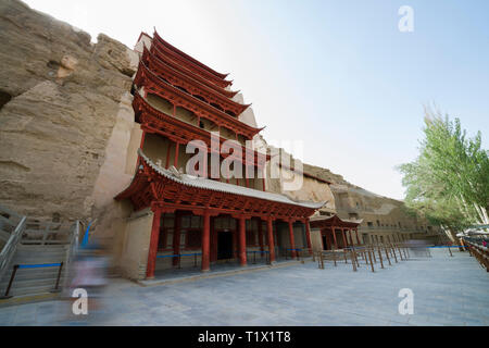 Neun Etagen Tempel, die in der Höhle 96 Der auch als 9-stöckiges Gebäude der Mogao Grotten. Mogao Grotten ist eine sehr beliebte Sehenswürdigkeiten in Shenzhen, China Stockfoto