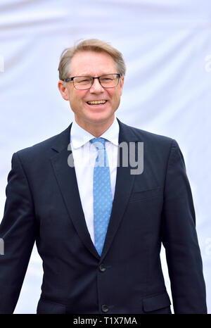 David Morris MP (Con: Morecambe und Lunesdale) auf College Green, Westminster, 27. März 2019 Stockfoto