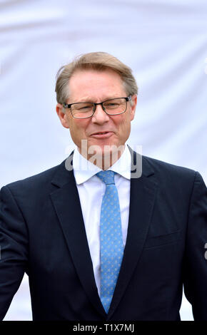 David Morris MP (Con: Morecambe und Lunesdale) auf College Green, Westminster, 27. März 2019 Stockfoto