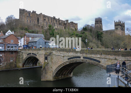 Framwellgate Brücke, Durham Burg und Kathedrale von Durham, Durham, County Durham, England, Februar 2019 Stockfoto