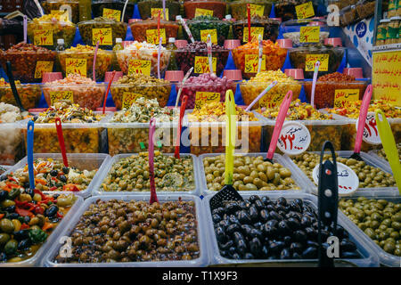 Essen stand auf der Basar in Teheran Stockfoto