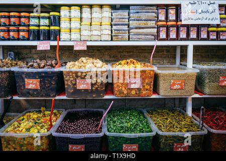 Essen stand auf der Basar in Teheran Stockfoto