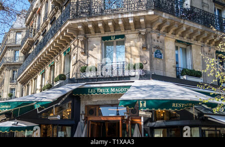 Café Les Deux Magots in Paris Stockfoto