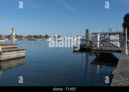 Lymington Hafen Pier während des Tages Stockfoto