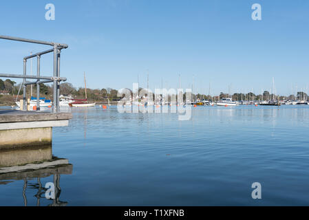 Lymington Hafen Pier während des Tages Stockfoto