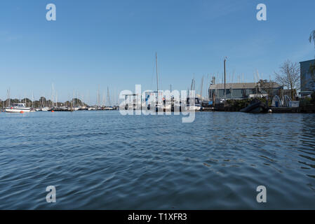 Lymington Hafen Pier während des Tages Stockfoto