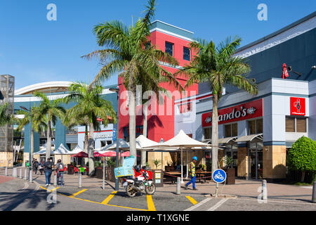 Fast Food Restaurants am Eingang der Gateway Theatre von Shopping, Palm Boulevard, Umhlanga Ridge, Umhlanga, KwaZulu-Natal, Südafrika Stockfoto