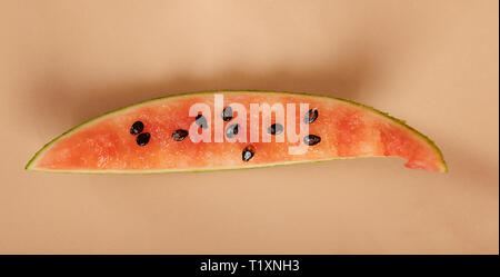 Wassermelone gegessen Slice mit Samen oben Ansicht von oben Stockfoto