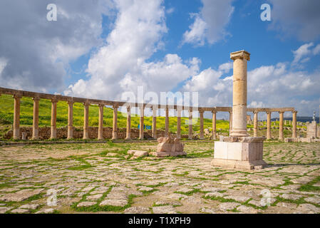 Oval Forum und Cardo Maximus in Jerash, Jordanien Stockfoto