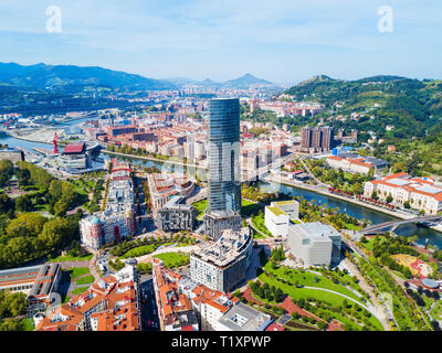 Bilbao Antenne Panoramablick. Bilbao ist die größte Stadt im Baskenland im Norden Spaniens. Stockfoto