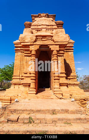 Poshanu oder Po Sahu Inu Tower oder Pho Cham Turm ist eine Gruppe von Reliquien der Cham Türme im Alten Reich der Champa in Phan Thiet in Vietnam. Stockfoto