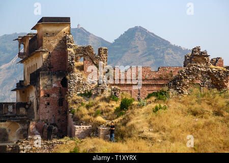 JAIPUR, INDIEN - November 18, 2012: Ruinen der alten architektonischen Gebäuden in Jaipur, Rajasthan Stockfoto