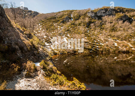 Asturien, Spanien. Die Laguna Fonda oder Honda (See) Im Naturschutzgebiet Muniellos (Reserva natural Integral) Stockfoto