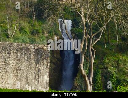 Dyserth, uk Dyserth fällt im Frühling Kredit Ian fairbrother/Alamy stock News Stockfoto