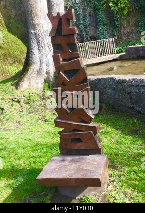 Dyserth, uk Dyserth fällt im Frühling Kredit Ian fairbrother/Alamy stock News Stockfoto