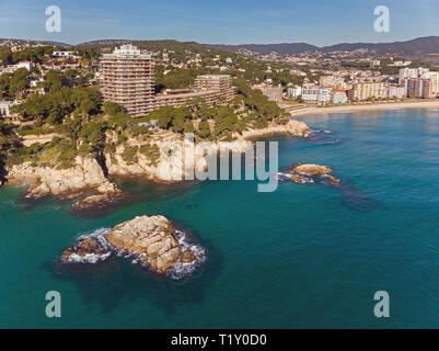 Antenne Landschaft Bild von einem spanischen Costa Brava an einem sonnigen Tag, in der Nähe der Stadt Palamos Stockfoto