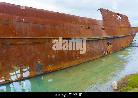 Rusting Hulk der alten Schiff Waverley in Untiefen des Wairau Lagunen auf die Natur zu Fuß versenkt. Stockfoto