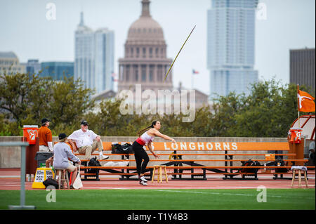 März 28, 2019: Alexis McAllister #3034 mit... Utah in Aktion Frauen Speerwurf Abschnitt B Univ/Coll am Clyde Littlefield Texas Relais, Mike A. Myers Stadion. Austin, Texas. Mario Cantu/CSM Stockfoto