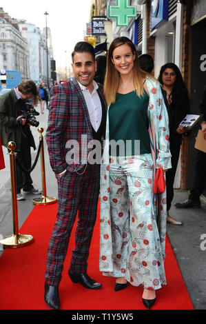 Dr Ranj und Charlie Webster sind während der filmvorführung Mowgli gesehen, zugunsten der besten Anfänge Nächstenliebe an EveryMan Cinema Baker Street in London. Stockfoto