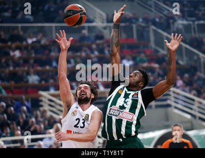 Athen, Griechenland. 28. März, 2019. Thanasis Antetokounmpo (R) von Panathinaikos Athen OPAP Mias mit Sergio Llull von Real Madrid während der regelmäßigen Spiel der Basketball Euroleague OPAP zwischen Panathinaikos Athen und Real Madrid im oaka Stadium in Athen, Griechenland, am 28. März 2019. Panathinaikos verloren 73-74. Credit: Marios Lolos/Xinhua/Alamy leben Nachrichten Stockfoto