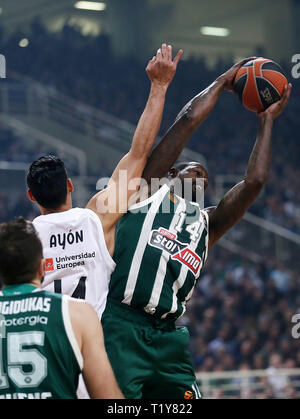 Athen, Griechenland. 28. März, 2019. James Gist (R) von Panathinaikos Athen OPAP konkurriert während der regelmäßigen Spiel der Basketball Euroleague OPAP zwischen Panathinaikos Athen und Real Madrid im oaka Stadium in Athen, Griechenland, am 28. März 2019. Panathinaikos verloren 73-74. Credit: Marios Lolos/Xinhua/Alamy leben Nachrichten Stockfoto