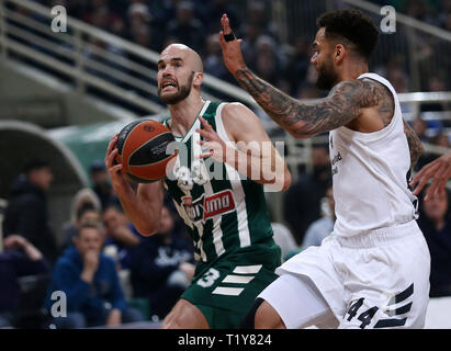 Athen, Griechenland. 28. März, 2019. Nick Calathes (L) von Panathinaikos Athen OPAP konkurriert mit Jeffery Taylor von Real Madrid während der regelmäßigen Spiel der Basketball Euroleague OPAP zwischen Panathinaikos Athen und Real Madrid im oaka Stadium in Athen, Griechenland, am 28. März 2019. Panathinaikos verloren 73-74. Credit: Marios Lolos/Xinhua/Alamy leben Nachrichten Stockfoto