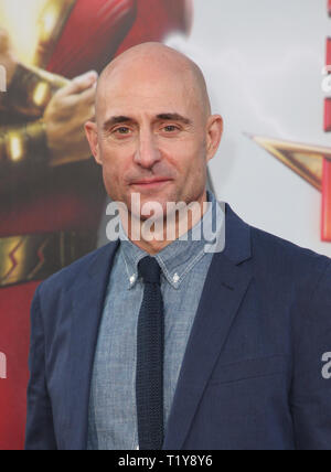 Hollywood CA März 28: Mark Strong, kommt für Warner Bros. und New Line Cinema Weltpremiere DES HAZAM!' bei TCL Chinese Theatre am 28. März 2019 in Hollywood. Credit: Faye Sadou/MediaPunch Stockfoto