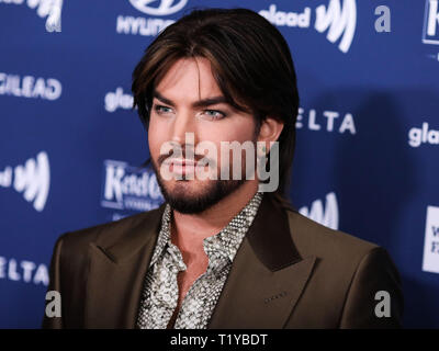 Beverly Hills, Vereinigte Staaten. 28. März, 2019. BEVERLY HILLS, LOS ANGELES, Kalifornien, USA - 28. März: Sänger Adam Lambert kommt an der 30. jährlichen GLAAD Media Awards im Beverly Hilton Hotel am 28. März 2019 in Beverly Hills, Los Angeles, Kalifornien, USA. (Foto von Xavier Collin/Image Press Agency) Quelle: Bild Presse Agentur/Alamy leben Nachrichten Stockfoto