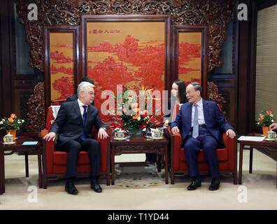 Peking, China. 29 Mär, 2019. Chinesische Vizepräsident Wang Qishan trifft sich mit Kasachischen Außenminister Beibut Atamkulov in Peking, der Hauptstadt von China, 29. März 2019. Credit: Liu Weibing/Xinhua/Alamy leben Nachrichten Stockfoto