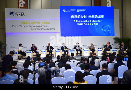 Boao, China Hainan Provinz. 29 Mär, 2019. Menschen nehmen an der Sitzung des "Eine nachhaltige Zukunft für den ländlichen Raum Asien & Städte" während des Boao Forum für Asien Jahreskonferenz in Boao, South China Hainan Provinz, 29. März 2019. Quelle: Guo Cheng/Xinhua/Alamy leben Nachrichten Stockfoto