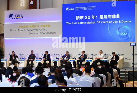 Boao, China Hainan Provinz. 29 Mär, 2019. Menschen nehmen an der Sitzung des "Immobilienmarkt: 30 Jahre Ups&Downs' während des Boao Forum für Asien Jahreskonferenz in Boao, South China Hainan Provinz, 29. März 2019. Credit: Yang Guanyu/Xinhua/Alamy leben Nachrichten Stockfoto