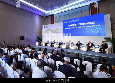 Boao, China Hainan Provinz. 29 Mär, 2019. Menschen nehmen an der Sitzung des "Stock Market: 'Rainbow' Nach dem Regen" während des Boao Forum für Asien Jahreskonferenz in Boao, South China Hainan Provinz, 29. März 2019. Quelle: Guo Cheng/Xinhua/Alamy leben Nachrichten Stockfoto