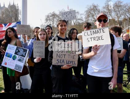 29. Mär 2019. Jugend Streik 4 Klima, Klimawandel Protest, Parliament Square, Westminster, London. UK Credit: michael Melia/Alamy leben Nachrichten Stockfoto